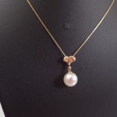 Geelgouden ketting met parelhanger