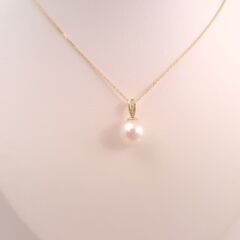 Geelgouden ketting met parelhanger
