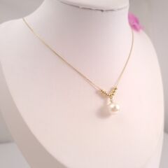 Geelgouden ketting met parelhanger