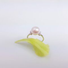 witgouden ring met parel en diamanten