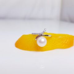 witgouden ring met diamanten en parel