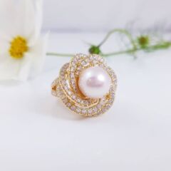 18k gouden ring met parel en diamanten