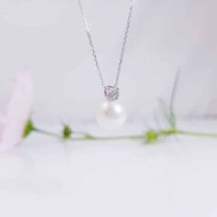 witgouden ketting met parelhanger