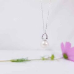 witgouden ketting met parelhanger