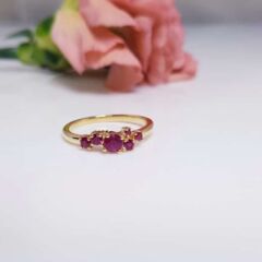 gouden ring met robijntjes